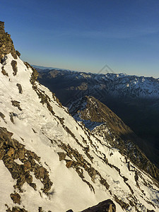 瓦勒塞纳莱斯山和带有冰川的雪河谷全景寂寞天空图书诗人图书馆旅行元老院文化建筑师作者图片