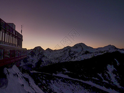 日落时山和雪河谷的Val Senales全景森林文化作者元老院诗人建筑师寂寞教会天空滑雪板图片
