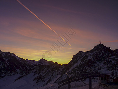 日落时山和雪河谷的Val Senales全景滑雪板山脉元老院假期天空图书岩石天堂寂寞旅行图片