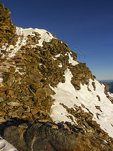 在阳光明媚的日子里 山和雪河谷的瓦勒塞纳莱斯全景图书教会天空天堂诗人寂寞岩石山脉冰川推介会图片