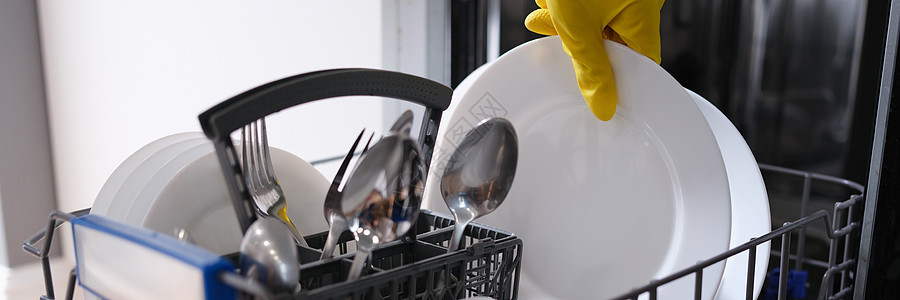 整洁洗碗机 配有清洁洗干净的洗碗设备图片