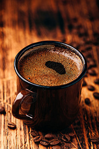 金属杯中黑咖啡服务休息咖啡杯酿造气泡饮食食物文化厨房甜点图片