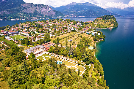 科莫湖边空中观察的Belaggio镇和Como湖边别墅图片