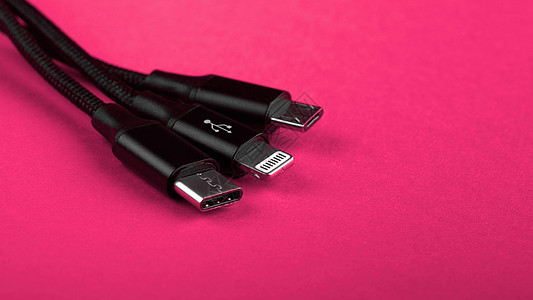 3个来自USB的不同的手机用戶用量b充电插件适配器宏观充电器界面充值生活港口电缆电脑电话收费图片