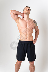 白人背景男性的颈部肌肉受伤 背部受伤 男性按摩疾病表情抱腰病 低患难看图片