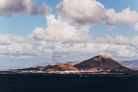 Timanfaya 国家公园火山口的惊人全景景观 西班牙加那利群岛兰萨罗特岛的热门旅游景点 艺术图片 美丽的世界 旅游概念假期山图片