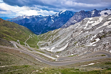 Stelvio山口或风景公路踪迹曲线边界摩托车角落高山高度步骤下坡图片