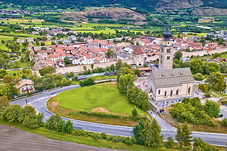 在Val Venosta空中观测中加固Glorenza或Glurns村城堡旅游教会地标天空旅行中心历史性全景天线图片