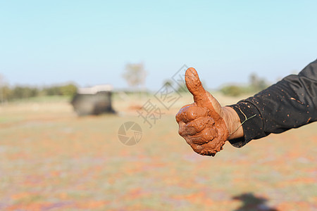 农民在野外背景中大拇指图片