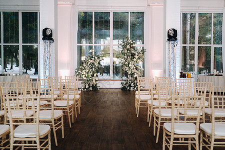 内地举行婚礼仪式的地方 装饰的婚礼地点和植物已婚椅子风格绿色花朵婚姻奢华水平花艺图片