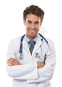 确信的医疗保健专家 一位英俊的年轻医生的画室画像 他双臂交叉 对着被白色隔离的镜头微笑图片