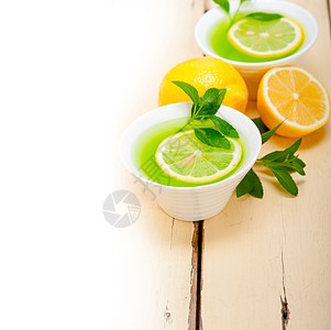 加柠檬的茶蒂萨尼反射植物排毒营养照片玻璃果汁饮料液体食物图片