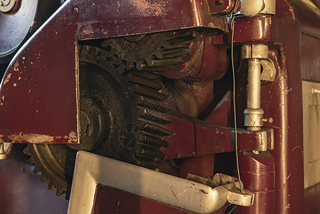 历史工业机械中的老旧齿轮图片