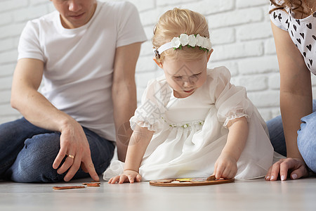 婴幼儿暖瓶器注入仿生耳高清图片