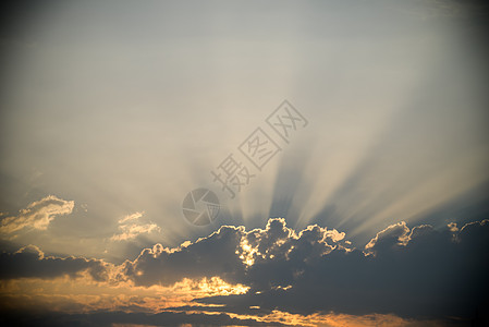 天空背景 日落与复制空间阳光墙纸气候地平线晴天天气橙子戏剧性气象气氛图片