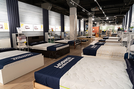 在Triniti商场的JYSK商店内部地毯价格零售装饰购物中心博览会展览床垫销售消费者图片