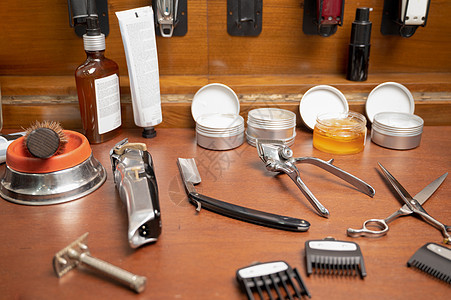理发店架子上的理发工具职业店铺胡子卫生理发师收藏刷子男人商业修饰图片