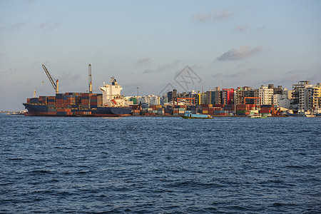 商业工业港口的大型集装箱船舶(大型集装箱船)图片