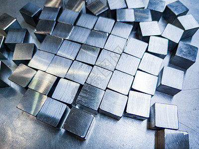 金属表面的小型机械闪亮钢立方体生产工厂背景工件宇宙钢厂随机性矩形正方形物理图片