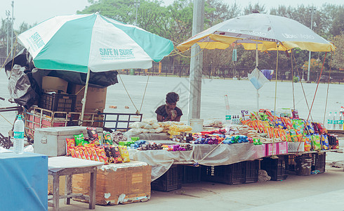 路边小吃摊或街头小吃店展示 在炎热的夏天出售食品和饮料 印度 南亚太平洋 2022 年 3 月 22 日建筑学销售摊位贸易城市商图片