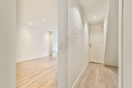 公寓内一个小走廊 通往公寓内加热器天花板白色空白地面门厅房子途径入口图片