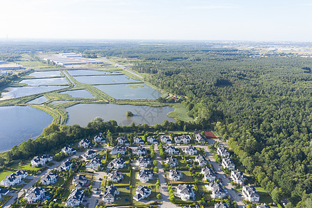 豪华住宅房产的空中景象 在阳光明媚的夏日拍摄环境鸟瞰图财富晴天邻里树木奢华旅游房屋家园图片