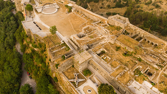 阿尔巴尼亚Gjirokaster的Gjirokastra城堡以及墙 塔和时钟全景地标石头天空建筑学遗产杰雷历史性文化旅行旅游图片