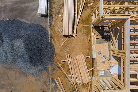 空中观视正在建造中的新房屋的建筑木板梁梁梁束装修工地木梁桁架工作框架材料开发木头家庭图片