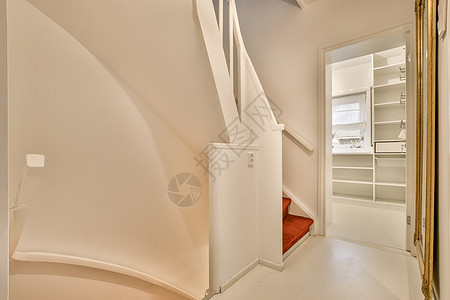 白色的螺旋楼梯入口公寓地面风格建筑学地毯脚步房子门厅装饰背景图片