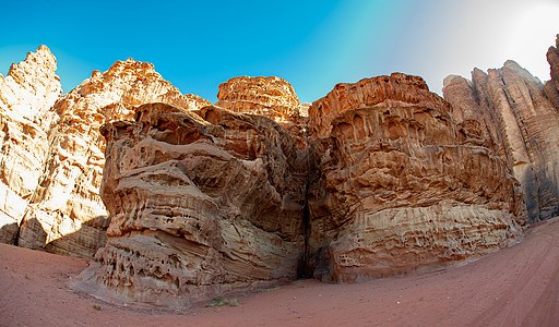 约旦WADI RUM 红沙悬崖世界岩石旅行受保护沙漠游客砂岩公园石头图片