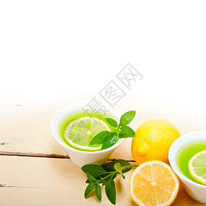 加柠檬的茶蒂萨尼果汁植物反射食物营养排毒玻璃饮料照片液体图片