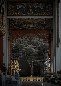 在庙的佛教教堂入口处 有选择的重点吸引力信仰风格历史性佛教徒寺庙宗教雕塑雕像旅行图片