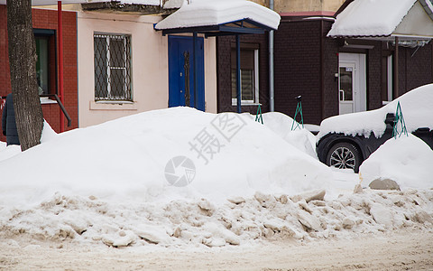 路边松散的雪地漂在街上 车载汽车图片