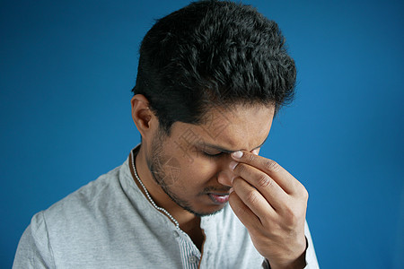 心痛的男人 眼痛很重症状眼睛疾病挫折痛苦卫生保健图片