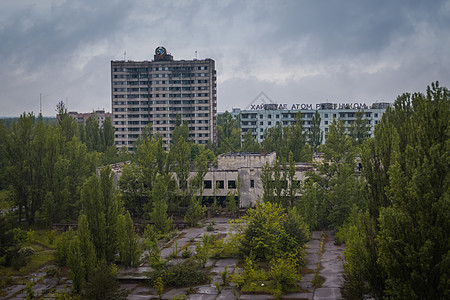 乌克兰普里皮亚特Pripyat  2017年8月19日正方形酒店全景树木鸟瞰图建筑学城市放射性极地灾难图片