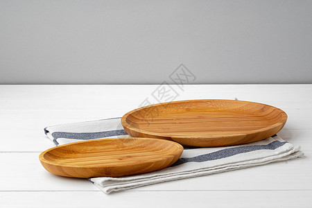 白木桌棉纸巾上的木制剪布板桌布折叠餐厅材料白色织物毛巾餐巾烹饪家庭图片