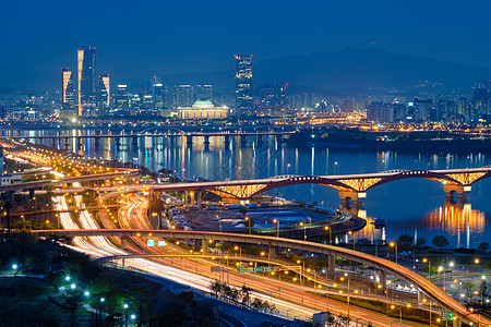 摩天大楼夜景南韩黄昏的首尔市风景建筑全景照明景观摩天大楼天际建筑学信箱市中心城市背景