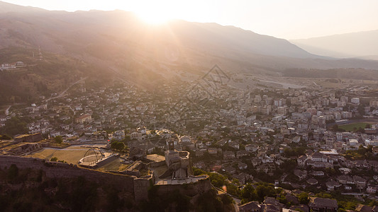 阿尔巴尼亚Gjirokaster老城之景脚凳街道历史堡垒石头全景地标遗产文化旅游图片