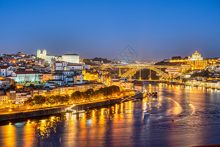 夜晚对波多的视图天空世界遗产市中心地标大教堂建筑物历史旅行历史性景观图片