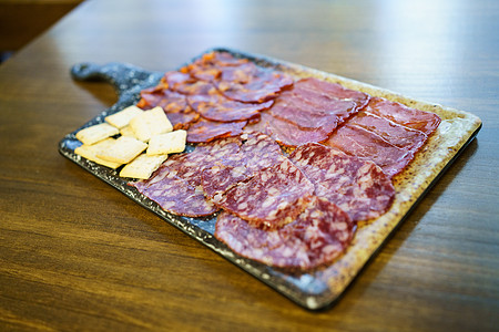 伊比莉安治好肉盘 典型的西班牙菜营养熟食桌子服务作品熏制饼干午餐烹饪美味图片