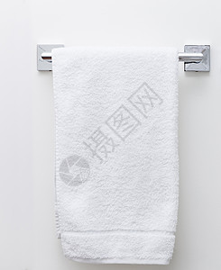 白色墙壁背景的现代洗手间毛巾烘干机加热器散热器衣服衣架持有者毛巾杆房子公寓浴室金属图片