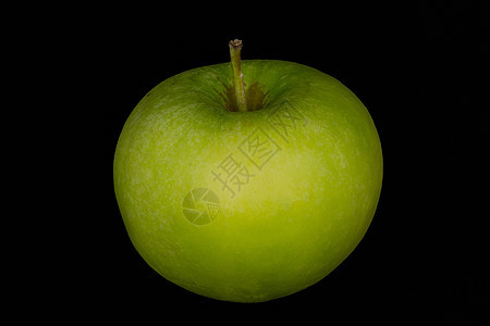 新鲜的绿苹果和切片 在黑色背景上隔离白色食物公制腰部饮食减肥运动绿色水果图片