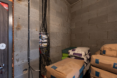 安装石膏板金属框架  干墙  用于在公寓中制作石膏墙的工作过程正在建设 改建 翻新 扩建 修复和重建中材料翻拍建造重工房子梯子电图片