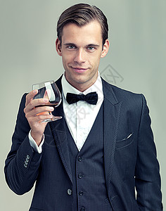 男人酒杯富有的英俊的高清图片