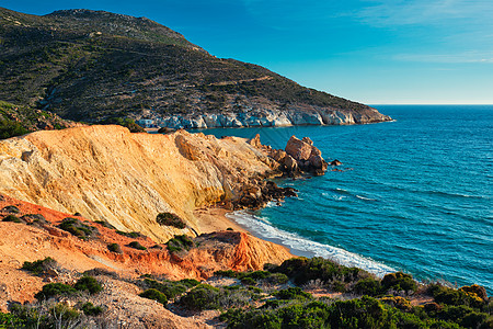 日落时分 希腊米洛斯岛假期海岸海浪贴水旅行游客海滩风景蓝色旅游图片