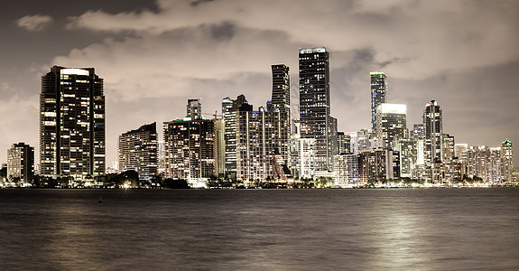 迈阿密市中心天线晚上全景西普亚彩色视图图片