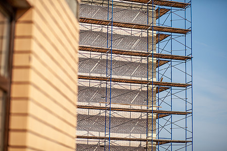 脚架 金属移动式脚架 蓝色的蓝天背景建筑学项目建造业城市商业水泥框架结构抵押装修图片