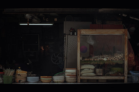 泰国风格的面条展示 当地传统面条餐厅用古老的面粉配料制成的木头玻璃复古文化内阁美食房子陈列柜午餐建筑建筑学图片