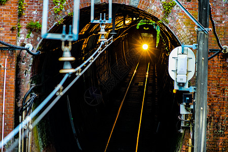 过江隧道黑暗的复古的高清图片