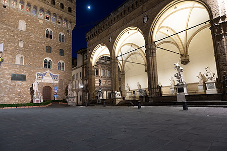 佛罗伦萨建筑由夜晚照亮 意大利Signoria广场的广场正方形大教堂历史性天空领主地标城市地方吸引力场景图片